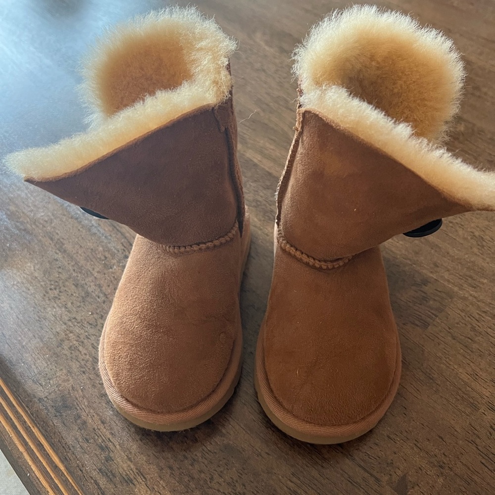 Only worn once toddler Ugg boots. Gorgeous!